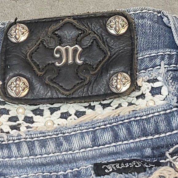 Miss Me Shorts Women's 28 Bermuda Mid Rise Flap Pocket Embellished Denim Shorts - Picture 16 of 16